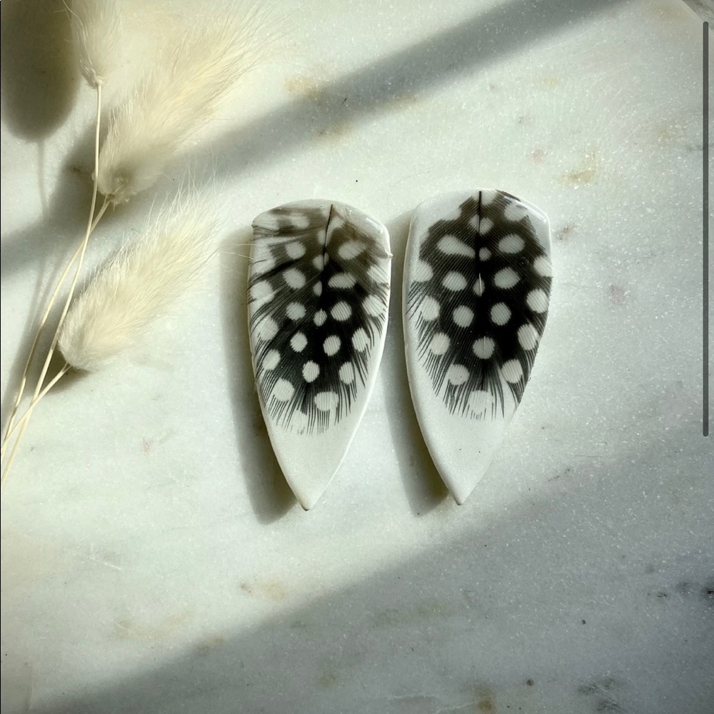 Clay & Confetti feather earrings